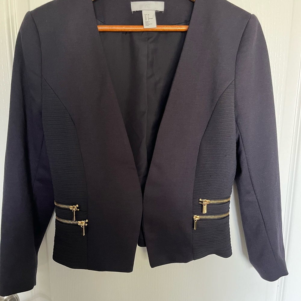 H&M Black Fitted Cropped Blazer with Long Sleeves